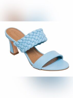 NWOB BERNARDO Nyomi Leather Mid Heel Sandal